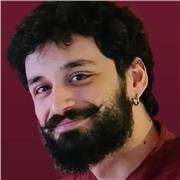 Docente di Informatica impartisce lezioni in Informatica per studenti di Istituti Tecnici